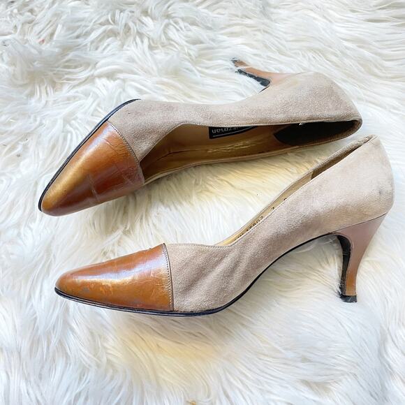 Stuart Weitzman Vintage Tan Suede Cap Toe Heels Pumps Women's Size 6 Wide - Picture 3 of 10